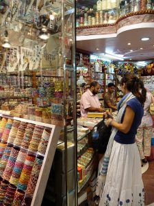 Street Side Shopping Escapade in India - Thomas Cook India Travel Blog