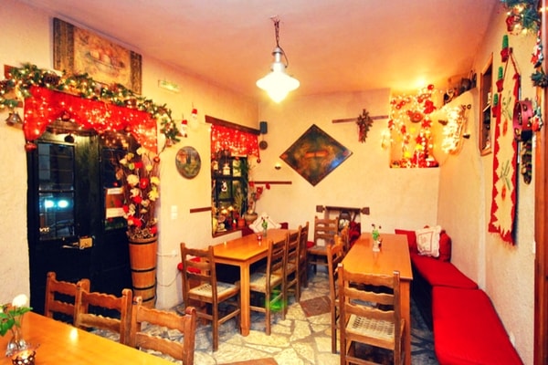 Café Rakomelo - Things to do in Greece