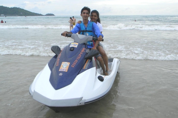 Mehul and his wife enjoying the water sports at Genting, Kuala Lumpur