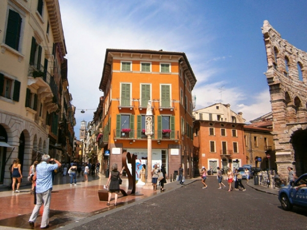 Verona - shopping in italy