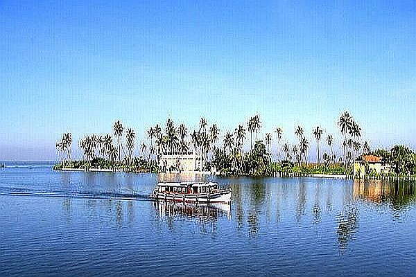 Kuttunad Backwaters-places to visit in Alleppey