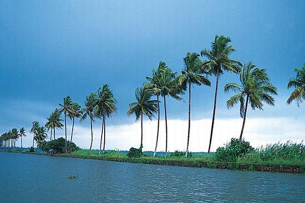 Vembanad Lake-places to visit in Alleppey