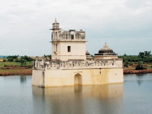 Padmini_Palace-Chittorgarh