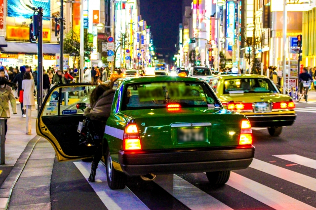 japan-taxi-door