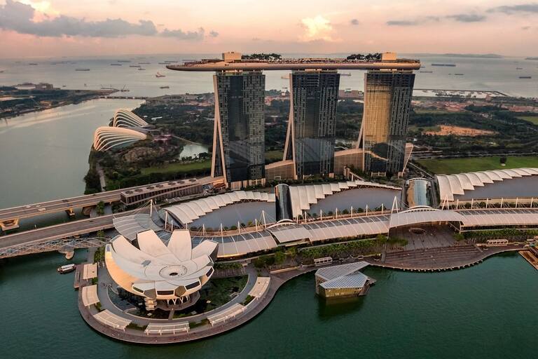 Discover Singapore’s Arts, Tradition & Science: A Vibrant Journey